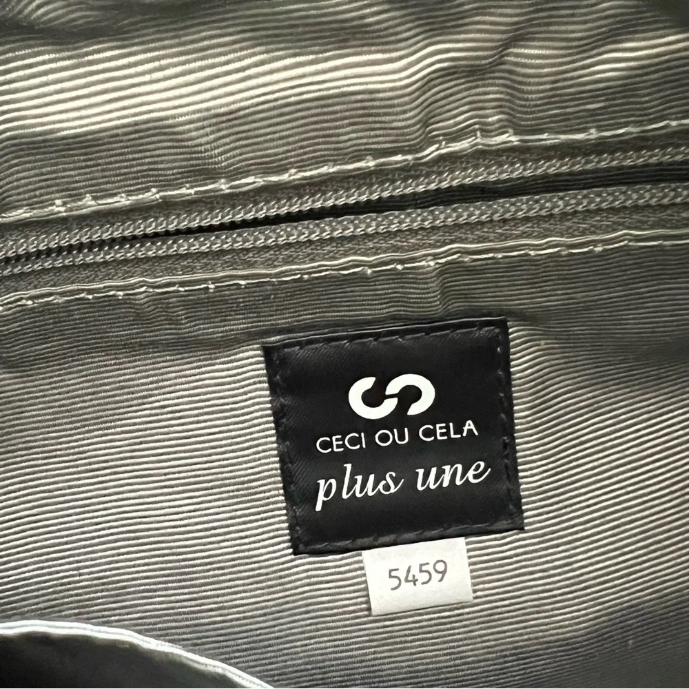 Ceci Ou Cela Plus Une Aqua Green Genuine Leather Shoulder/Hobo Bag